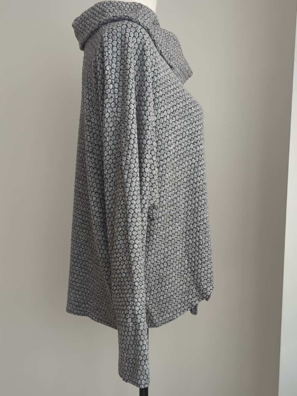 By & By Lightweight Cowl Neck Grey Honeycomb Knit Dolman Tie-Front Sweater XXL - Picture 5 of 8